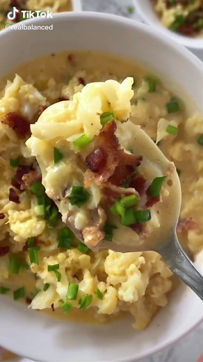 Delicious Cauliflower and Bacon Soup Recipe