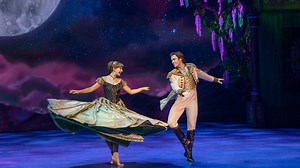 How Frozen the Musical brings Arendelle to life