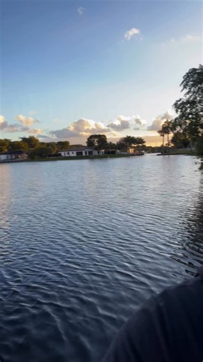 Bilt quietly clarified 2.0. Here’s what to know👇 A lot of the confusion around Bilt 2.0 was fair. Earning points on rent and mortgages is new territory, and the mechanics weren’t obvious. Today, Bilt tightened the model. Here’s the real update, simply explained: You now have two ways to earn points on housing, and neither charges transaction fees. Option 1: Simple Mode Use the card for enough everyday spend and you’ll earn up to 1.25x points on your rent or mortgage automatically. No fees, but 