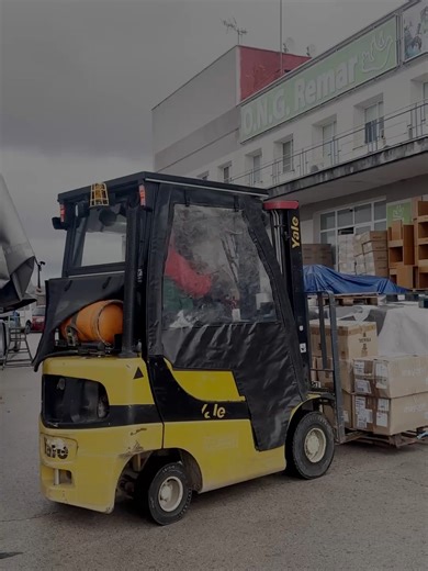 🇺🇦 Un nuevo contenedor de esperanza rumbo a Ucrania Desde la sede de REMAR España en Ajalvir, hemos enviado un nuevo contenedor con más de 44 palés de ayuda humanitaria con destino a Ucrania, vía Rumanía. Este envío lleva alimentos, ropa de abrigo para el invierno y otros enseres básicos, que serán repartidos directamente por los voluntarios de REMAR SOS y Mensajeros de la Paz en Rumanía, llegando a familias que atraviesan uno de los momentos más difíciles de sus vidas. 🙏 Queremos expresar nu