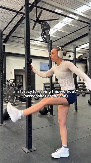 Honestly there is nothing I love more than a workout like THIS!! Full body, high intensity, short run bursts, dumbbell components, core burners and leaving nothing left in the tank!! Comment below who’s tried it already or if you’re adding this to your training schedule! 🔥🔥 | Sarah's Day