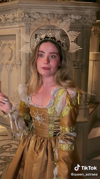 Here ye, here ye, wenches! #Rosaline is now streaming only on @hulu #sponsored #partner #romeoandjuliet #shakespeare #queen