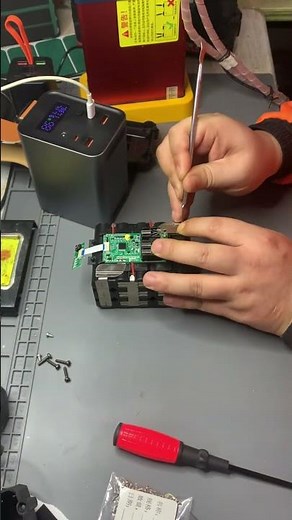 Hướng dẫn đóng pin máy công cụ (thay cell pin lithium) chi tiết từ A-Z | Tín Phát