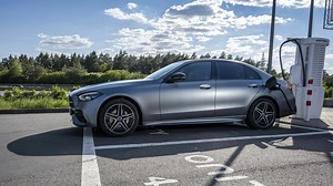 Mercedes C 300 e im Test: Plug-in-Hybrid mit riesiger Batterie und Schnellladung