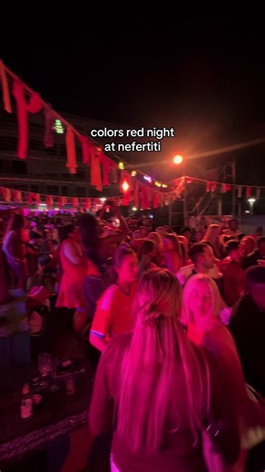 Summer Garden Vibes: Enjoying Colorful Midweek Evenings