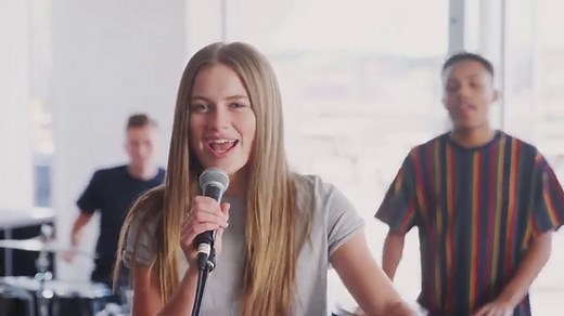 Auralia • Ear training, 60 topics, unlimited questions