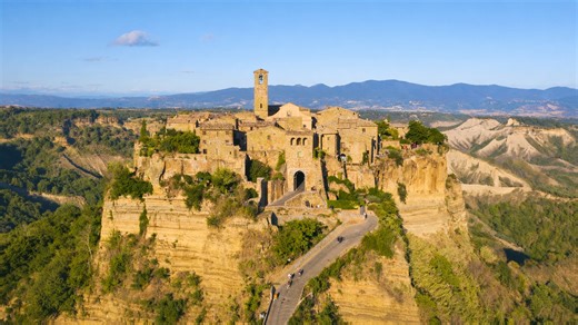Le village perché sur une falaise fragile