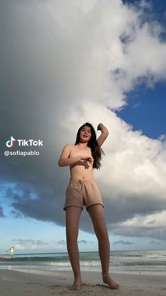 Beach Outfits for Girls: Summer Vibes with Sofia Pablo