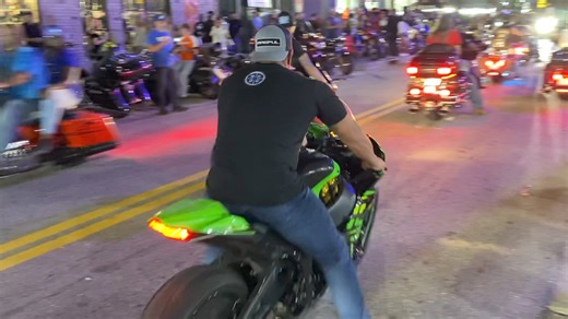 Here is how motorcycle riders say hello 👋 | CycleDrag