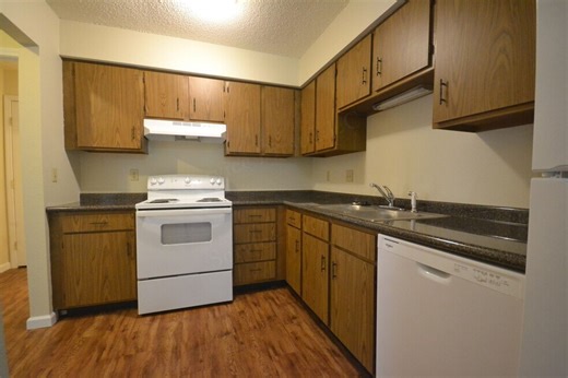 174-176 Church St, Hollister, MO 65672 - For Rent
