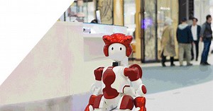 人と共生する #ロボット として2005年に誕生した #EMIEW は小型・軽量化の研究が進み、2016年には #EMIEW3 へと進化。丸みのあるかわいらしい姿のEMIEW3は、駅や空港、公共の場所などで、接客や言語サポートなどの高度なサービスを実現する力を秘めています。そして将来、日々の暮らしをサポートし、人々にゆとりをもたらしてくれるパートナーとして期待されています。 https://www.hitachi.co.jp/about/origin/story.html?p=emiew_2016 | 日立製作所 / Hitachi, Ltd.