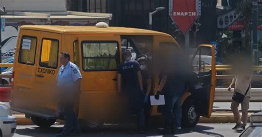 Τροχαίο με σχολικό λεωφορείο στη Συγγρού: Εξετράπη της πορείας του