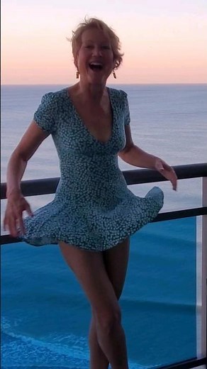 Oops! SHORT DRESS IN HIGH WIND=CAUGHT BY😮SURPRISE FASHION MOMENT!#SHORT#HEELS#Dress