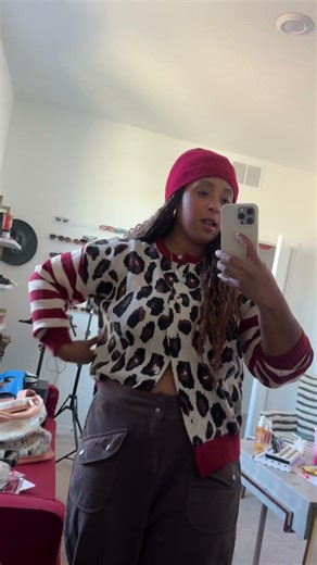 Cardigan outfit ideas on rectangle shaped body, plus size outfit ideas, animal print cardigan look