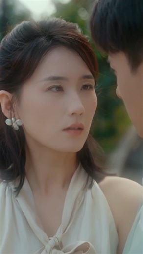 Healing Through Love❤️ Unlock all👉https://dramabox.onelink.me/dqUm/v4i4xmce Henry’s marriage to Melody ends in double betrayal. He moves, meets Belle, and fakes marriage to escape Melody. What starts as a ruse becomes true love! #DramaBox #dramaboxshorts #SecondChance #FakeMarriage #obsession #NewBeginnings | DramaBox- movies&drama