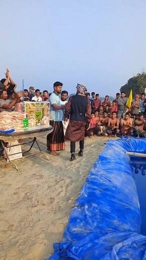 Greasy Banana Tree Challenge: Can Contestants Reach the Top?