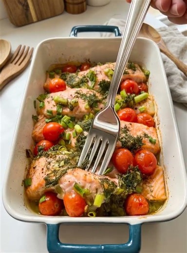 Garlic Dill Baked Salmon with Cherry Tomatoes #yotubeshorts #recipe #salmon #baking #explore