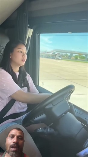 Very good beautiful female truck driver - Nữ tài xế xinh đẹp tài giỏi #truckdriver #trucklife #truck