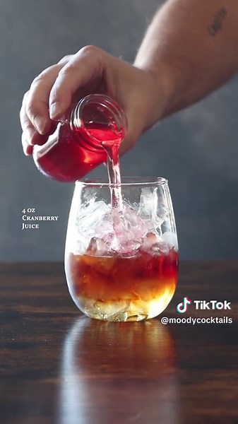 Easy Spooky Sipper: Halloween Cocktail Recipe