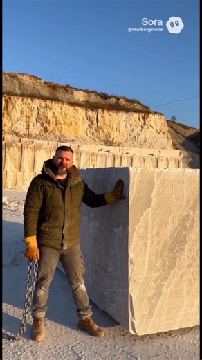 🌎🤗 STONE PAVING TILE BORDER BRIQUETTE WOOD on Instagram: "Ланцюгова сила каменю 💪⛓️🪨 Сьогодні на кар’єрі — без пафосу, по-справжньому: чіпляю ланцюги й тягну величезний блок, який уже скоро стане скульптурою. Камінь ще «дикий», важкий, з характером. Але в ньому вже видно форму — треба лише витягнути його з масиву, правильно закріпити й дати майстрам простір для творчості. STAR BERG — коли з кар’єру починається мистецтво. 📞 +380674125090 #STARBERG #карєр #натуральнийкамінь #граніт #базальт к