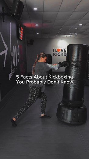 🔻 5 FACTS ABOUT KICKBOXING 🔻 1. Calorie Blast: Kickboxing torches serious calories—up to 800 in an hour! That’s like a supercharged workout that burns fat while you punch and kick your way to a healthier you. 2. Whole-Body Fun: It’s not just arms and legs; kickboxing works your entire body! Say hello to toned muscles, killer abs, and legs that feel like springs. 3. Heart Happy: Feel the beat? That’s your heart thanking you for the cardio kickboxing provides. It’s like a dance party where your 
