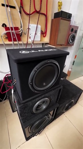 JL Audio sub 12W3V3, 500W RMS