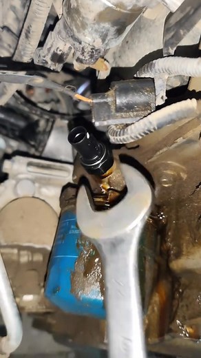 11K views · 55 reactions | How to repair engine oil leakage from oil pressure switch #oil #engagement #mechanic #engine #fblifestyle | Sanjay Sahu | Facebook