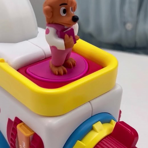 Make storytime magical! Your child can watch, listen, and read their favorite stories with the Little Tikes Story Dream Machine! | Little Tikes