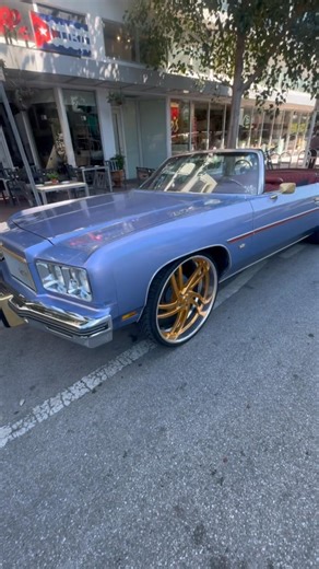 Bumped into ‪@1StunnaReese‬ on south beach n his outrageous 75 Donk