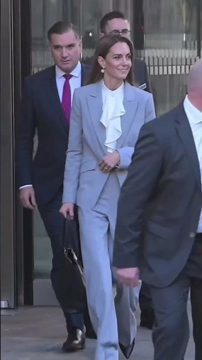 Kate Middleton’s Elegant Blue Suit Remains One of 2025’s Most Memorable Looks