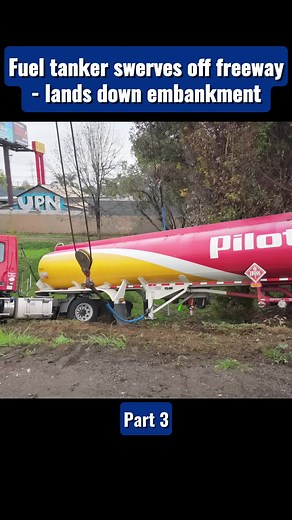 Fuel tanker swerves off freeway - lands down embankment #pep's#towing #service#pepe's