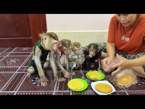 4 Sibling feel very over the moon while mom prepare snack treat for them to ear very tasty .