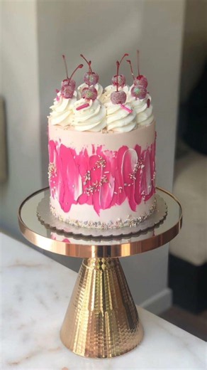 Simple Birthday Cake Decor Ideas #cake #chocolatepuddingcake #birthdaycake