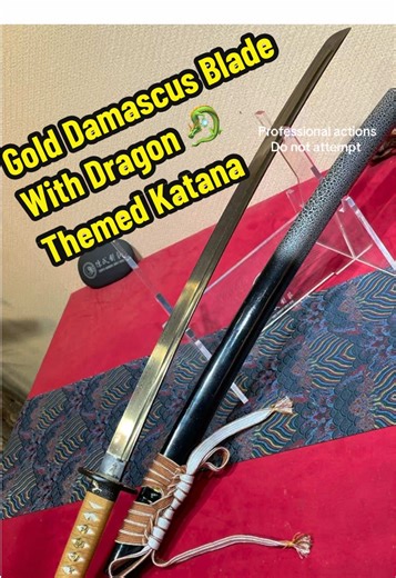 Wow! This dragon 🐉 themed katana 🗡️ is super cool! Gold Damascus steel blade and gold Sageo! This is the work of art! ⚡️⚡️🗡️ #katana #sword #craftsmanship #masterpiece #forgedinfire Dragon sword. Dragon katana. Golden dragon sword.