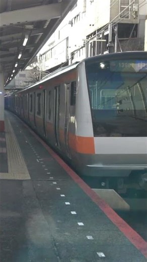 平日昼の中央快速線豊田駅に停車中の上り中央特快E233系