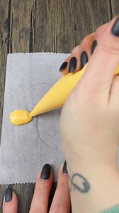 Turkey Minnie Mouse Cake Pop 🦃 Isn't this the perfect thanksgiving treat? 😆 Mold linked to my amazon storefront-link in bio 😁 #minniemouse #disneytreats #disneyfood #cakepops #Thanksgiving #gobblegobble | Loveisbakeable