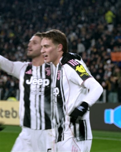 Touches of class, movements that cut through lines, and goals to admire. Our players lit up November with style. Which finish stands above the rest? 🦓 🎯 | Juventus