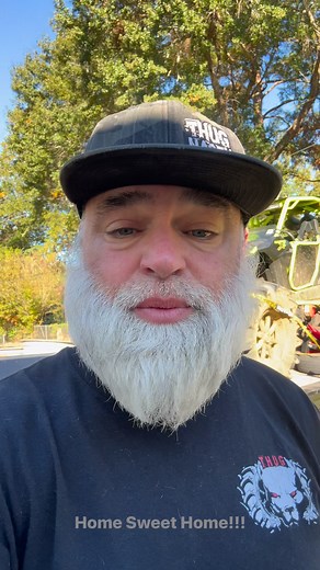 Good Monday Morning!!! Time to get unloaded. Clothes and buggies need washing. Gear needs putting up. The aftermath of off-roading no matter what your poison is a job in itself. Hope yall have a blessed day!!! And I sleep with a white dog. That’s not my beard hair all over my shirt. 😂 Meagan Cobb better get out her recliner and get out here and get to work!!! Thug Nasty Offroad Diamond Dust Offroad Muck Star King Of the Deep RYC Mud Park Megan Rion Dustin Waters Steven Chappell Larry Dredbone O