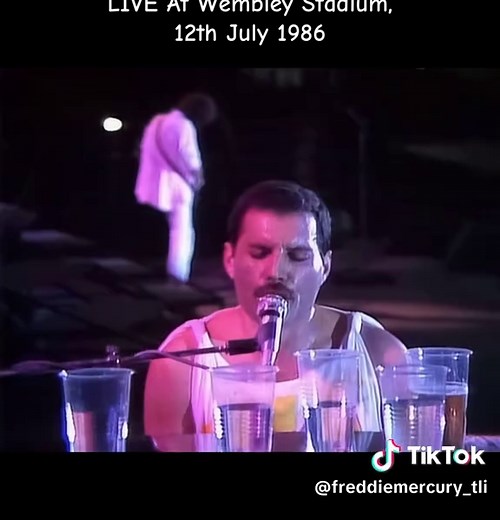 Queen's Bohemian Rhapsody Live at Wembley 1986