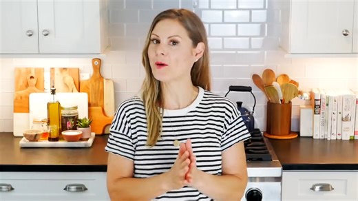 4-Ingredient Samoas https://cleananddelicious.com/4-ingredient-samoas/ Recreate a classic cookie with just four simple ingredients! 🍪✨ These delicious samoas are made with bananas, coconut, and chocolate for a wholesome treat that’s incredibly easy to make. They're a fun and tasty twist on the original that everyone will love. 😊 #SamoasCookies #HealthyTreats #EasyRecipes #4IngredientRecipe #WholesomeDessert #CookieRecipe #HomemadeCookies | Clean and Delicious with Dani Spies