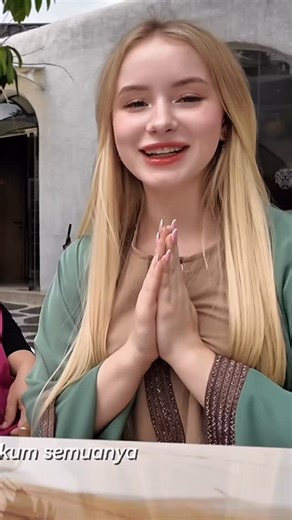 Dasha Gartman on Instagram: "Belajar jadi ibu Indonesia biar disayang mertua🤍 Full youtube: Bule Barbie"