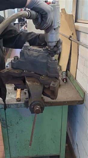 Air Disc Brake Caliper repair #machine #diy #automobile #car #tools #tooltips #toolbox #toolkit #automotive #autorepair #mechanictools #short | Tool Tech