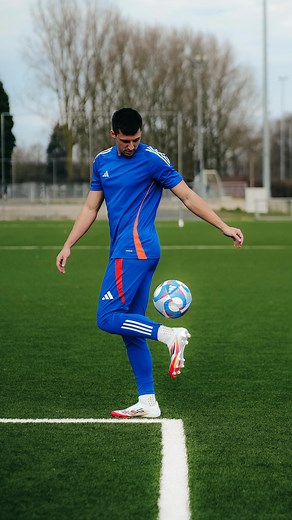 165K views · 24K reactions | Slap + bounce Football Skill tutorial ⚽️  ➡️ @leonardo.fantin25 #skill #tutorial #slap #tricks #skills #football #tekkers #soccer #ronaldo #freestyle #freestylefooball #belgium #brazil #neymar #championsleague #ball #f50 #adidas #adidasfootball | Maxime Freestyle | Facebook