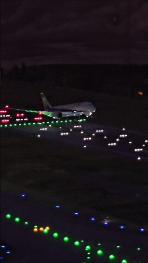 Nachtslandung im Miniatur Wunderland Hamburg | Faszinierende Modelleisenbahn bei Nacht