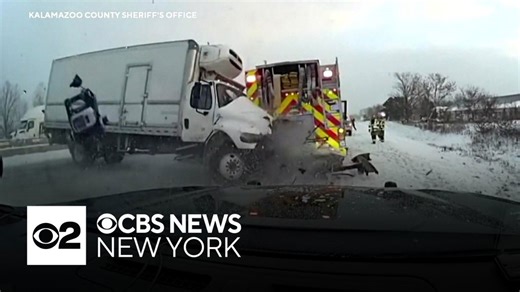 Drivers reminded to obey "slow down, move over" laws during holiday travel season