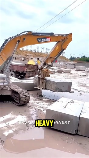 1.5K views | This excavator uses a hydraulic splitter to separate solid granite blocks. #HydraulicPower #StoneWork #fblifestyle | Mary Bravo | Facebook