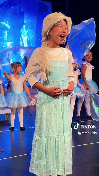 Youth theatre tech rehearsal summed up in one video - someone broke their prop onstage, someone dropped their prop, and most forgot to sing - but Elsa is unphased #theatrekid #frozenkids #broadway #letitgo #fyp