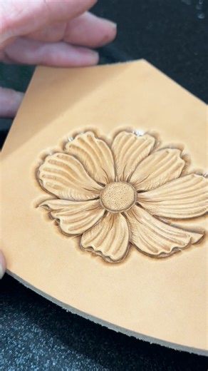 5K views · 88 reactions | I didn’t have a clear idea in my head as to how I was going to do these decorative cuts so if I do use this flower I would probably do them differently  | Tania Burbury - Leatherwork | Facebook