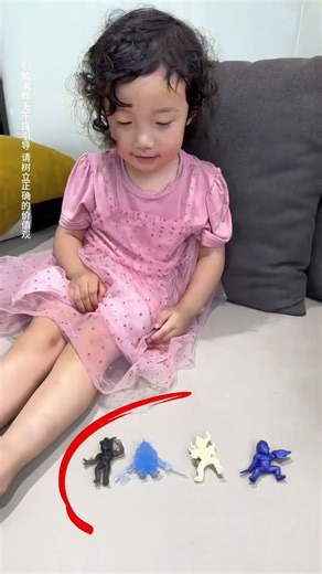 I found four Ultraman. Children's animation.