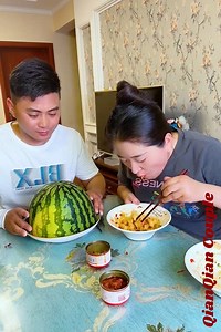 29K views · 538 reactions | Hiding food in a watermelon? Welcome to How to Fail 101  #WatermelonFail #FoodDetective #BoomChallenge #Boomnow #Toptrending #吃货 | QianQian Couple | Facebook